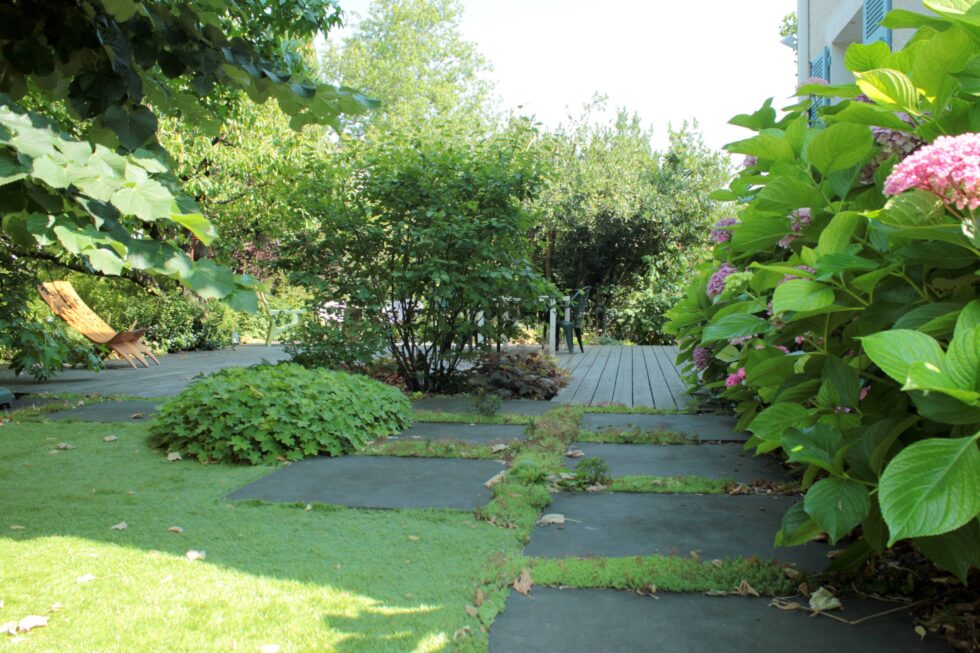 dalles de pas japonais grand format pour passage spacieux et naturel, pour aménager un jardin à Mâcon.